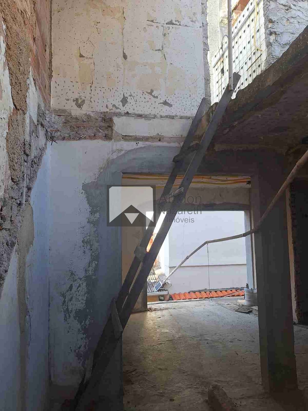 Casa à venda com 4 quartos, 128m² - Foto 2