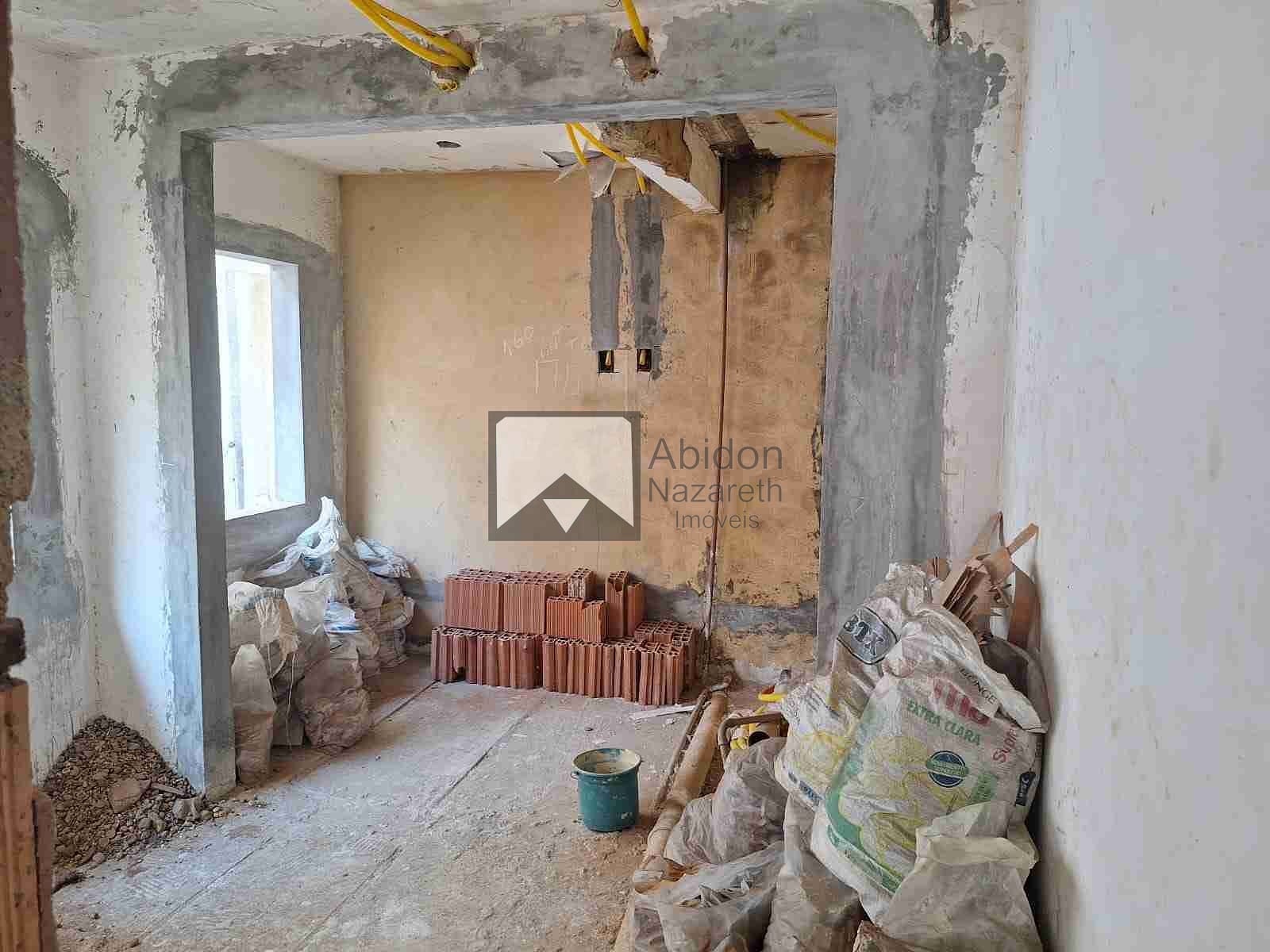 Casa à venda com 4 quartos, 128m² - Foto 4