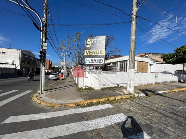 Casa com 587m², à venda, no bairro Centro em Pindamonhangaba