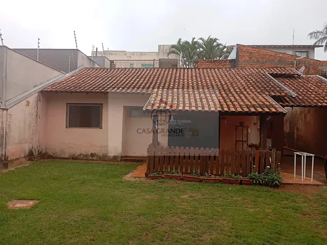 Casa 3 quartos e 1 banheiro, à venda, no bairro Jardim Caviuna em Rolândia