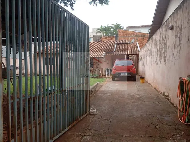 Casa 3 quartos e 1 banheiro, à venda, no bairro Jardim Caviuna em Rolândia