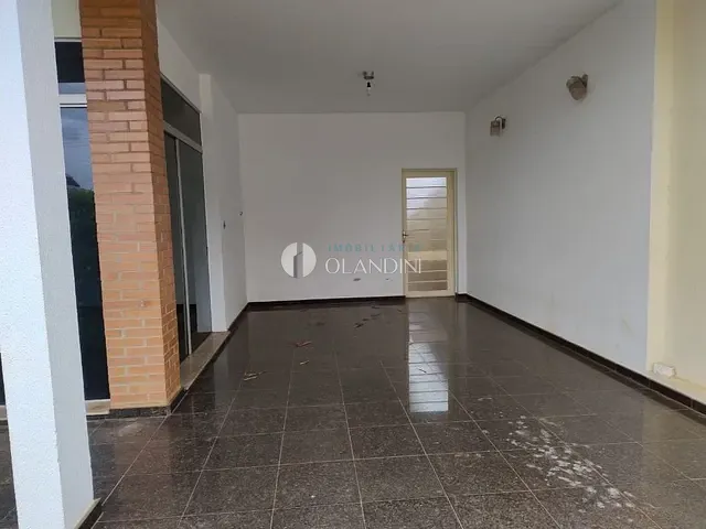 Casa com 300m² 3 quartos e 2 banheiros, para alugar, no bairro Jardim Resek em Artur Nogueira