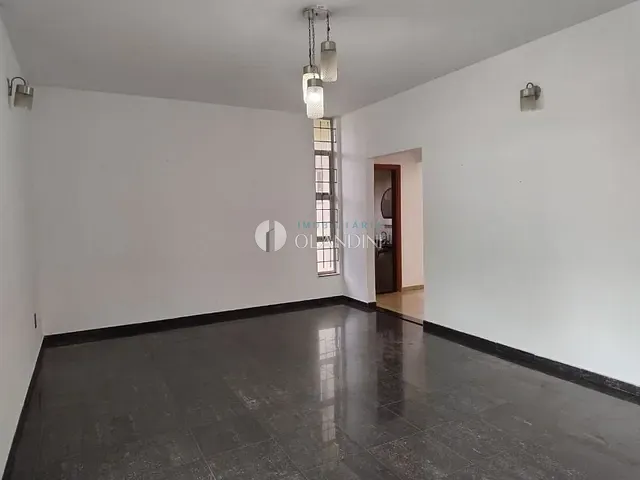 Casa com 300m² 3 quartos e 2 banheiros, para alugar, no bairro Jardim Resek em Artur Nogueira