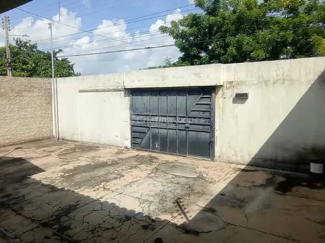 Casa com 300m² 3 quartos e 2 banheiros, à venda, no bairro Parque Sul em Teresina