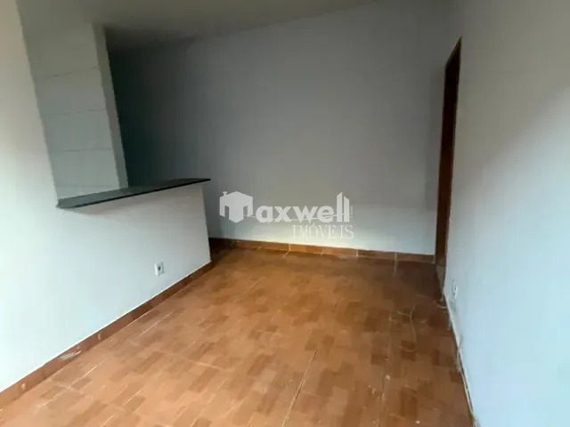 Casa 2 quartos e 2 banheiros, para alugar, no bairro Expansul em Aparecida de Goiânia