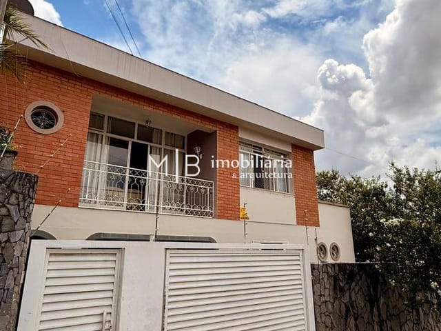 Casa 5 quartos e 4 banheiros, à venda, no bairro Centro em Lavras