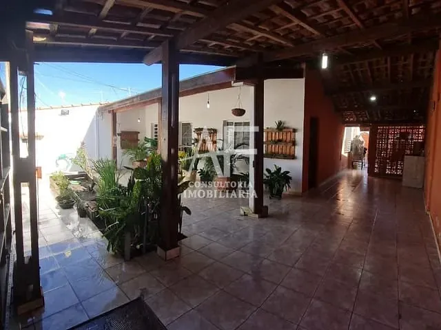 Casa com 250m² 2 quartos e 2 banheiros, à venda, no bairro Parque Senhor do Bonfim em Taubaté