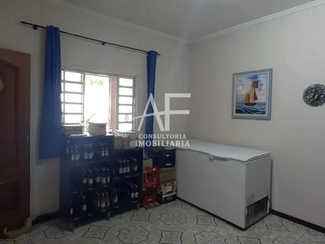 Casa com 250m² 2 quartos e 2 banheiros, à venda, no bairro Parque Senhor do Bonfim em Taubaté