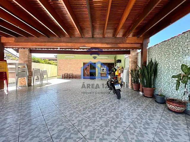 Casa com 376m² 4 quartos e 3 banheiros, à venda, no bairro Caputera em Caraguatatuba