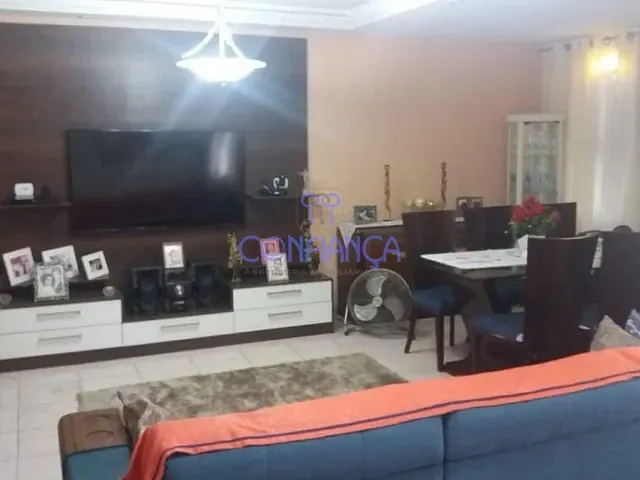 Casa com 250m² 4 quartos e 3 banheiros, à venda, no bairro Vila Valqueire em Rio de Janeiro