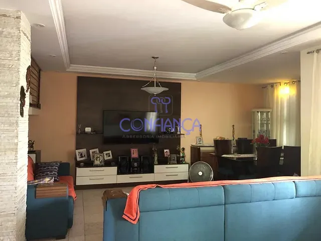 Casa com 250m² 4 quartos e 3 banheiros, à venda, no bairro Vila Valqueire em Rio de Janeiro