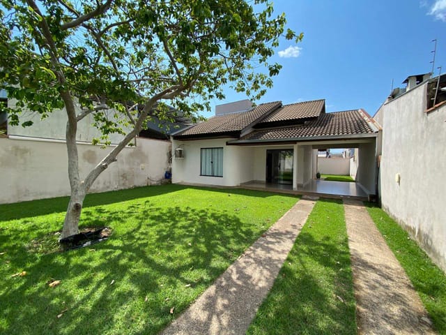 Casa com 300m² 2 quartos e 1 banheiro, à venda, no bairro Jardim Paulista ll em Sinop