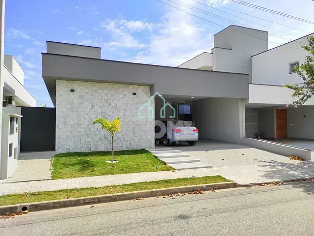 Casa com 300m² 3 quartos e 3 banheiros, à venda, no bairro Piracangaguá em Taubaté