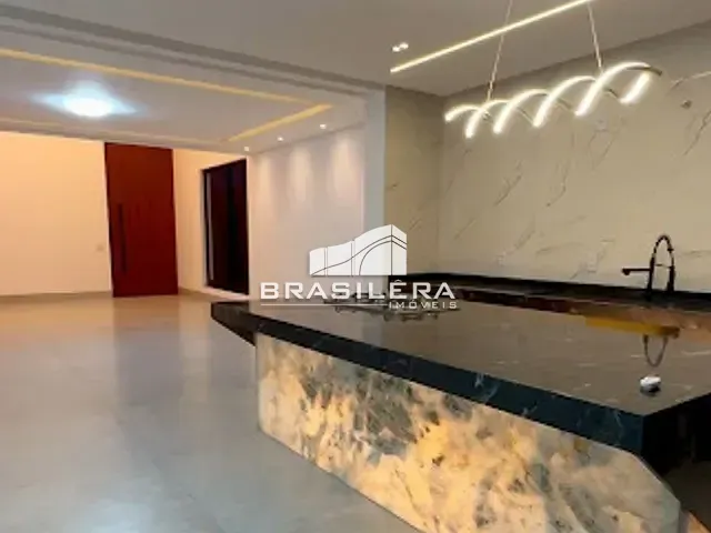 Casa com 375m² 4 quartos e 5 banheiros, à venda, no bairro Jardins Bolonha em Senador Canedo