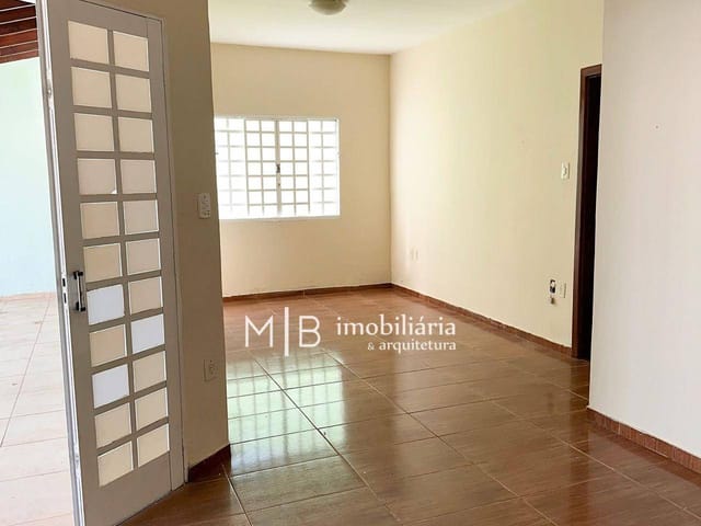 Casa 3 quartos e 1 banheiro, à venda, no bairro Centro em Lavras