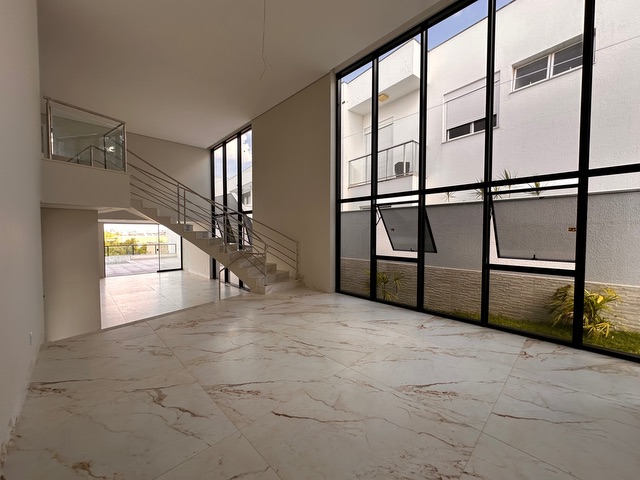 Casa com 397m² 4 quartos e 5 banheiros, à venda, no bairro Portal do Sol em Contagem