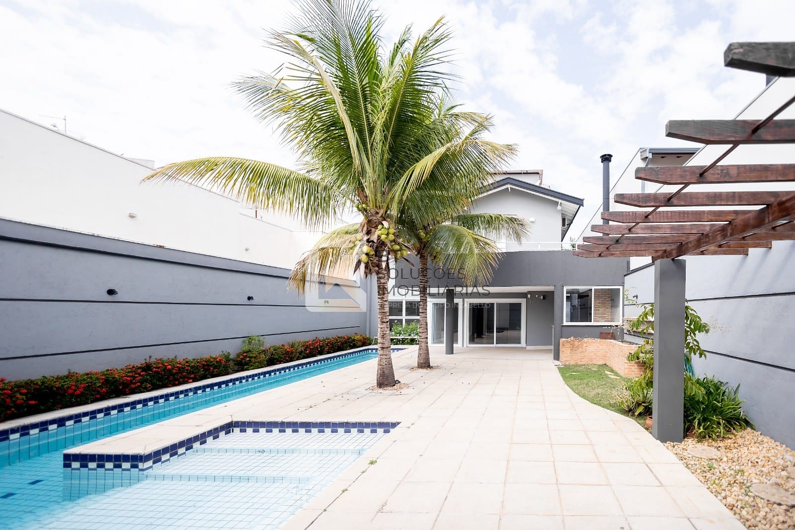 Casa à venda e aluguel com 3 quartos, 286m² - Foto 45