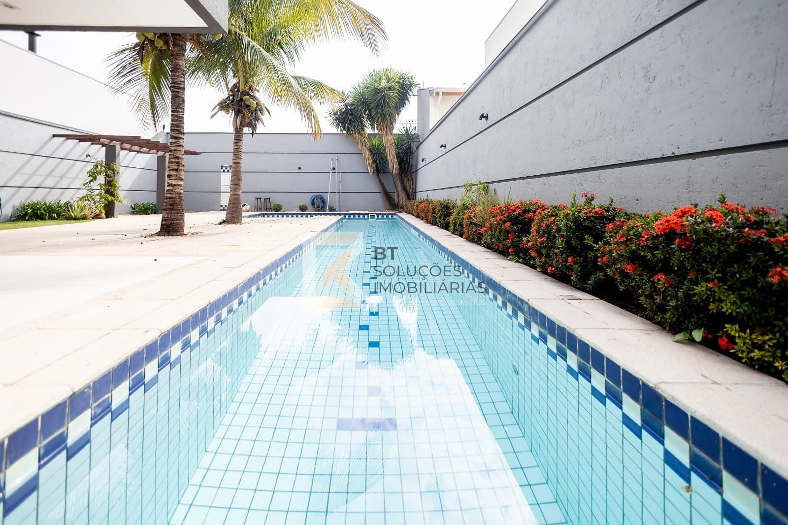 Casa à venda e aluguel com 3 quartos, 286m² - Foto 47