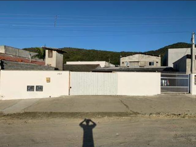 Casa 5 quartos e 2 banheiros, à venda, no bairro Vila Nova em Porto Belo