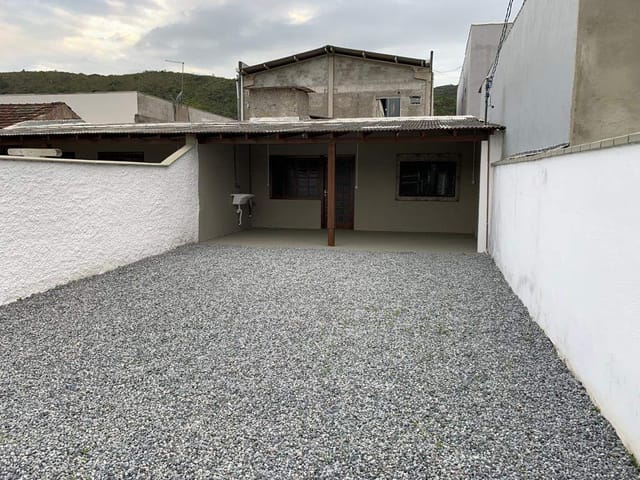 Casa 5 quartos e 2 banheiros, à venda, no bairro Vila Nova em Porto Belo