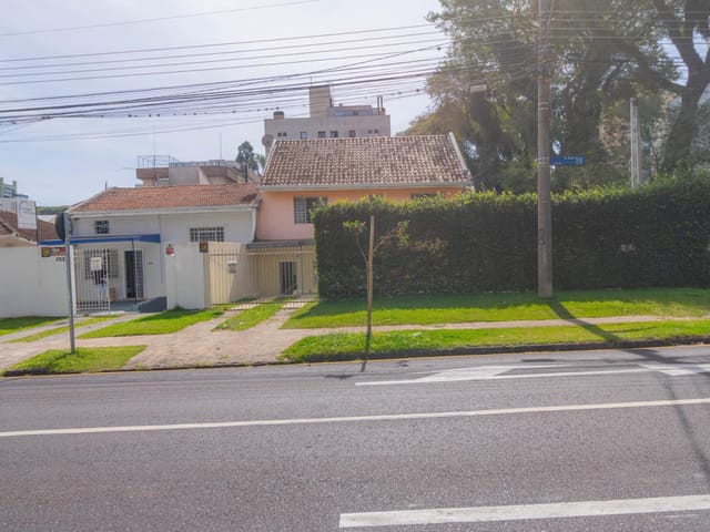 Casa 2 quartos e 2 banheiros, para alugar, no bairro Vila Izabel em Curitiba