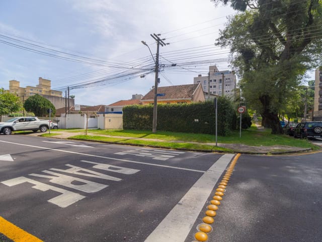 Casa 2 quartos e 2 banheiros, para alugar, no bairro Vila Izabel em Curitiba
