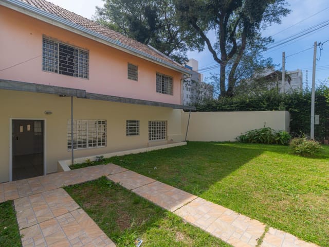 Casa 2 quartos e 2 banheiros, para alugar, no bairro Vila Izabel em Curitiba