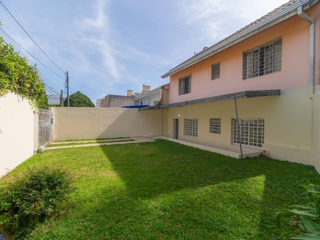 Casa 2 quartos e 2 banheiros, para alugar, no bairro Vila Izabel em Curitiba