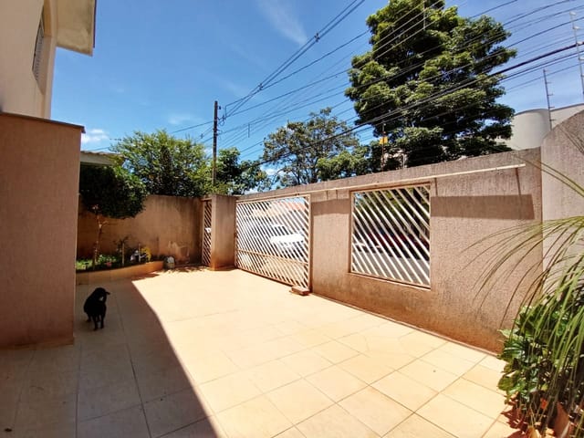 Foto do Casa - Casa à venda 4 Quartos, 2 Suites, 4 Vagas, 250M², Petrópolis, Londrina - PR | Londrina Cred Imóveis