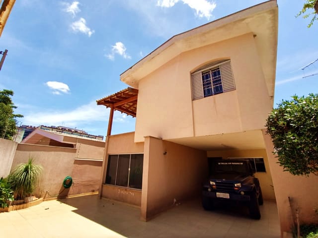 Foto do Casa - Casa à venda 4 Quartos, 2 Suites, 4 Vagas, 250M², Petrópolis, Londrina - PR | Londrina Cred Imóveis
