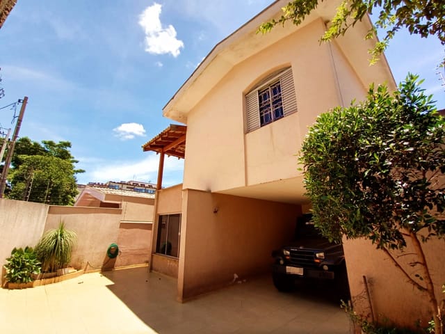 Foto do Casa - Casa à venda 4 Quartos, 2 Suites, 4 Vagas, 250M², Petrópolis, Londrina - PR | Londrina Cred Imóveis