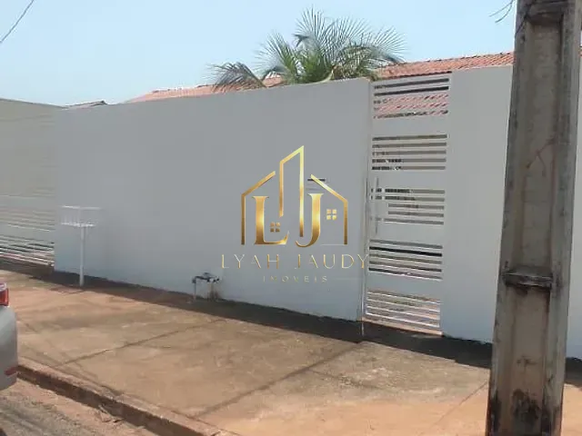 Casa com 360m² 3 quartos e 1 banheiro, à venda, no bairro Petrópolis em Várzea Grande