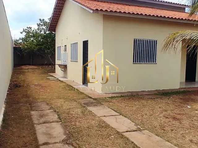Casa com 360m² 3 quartos e 1 banheiro, à venda, no bairro Petrópolis em Várzea Grande