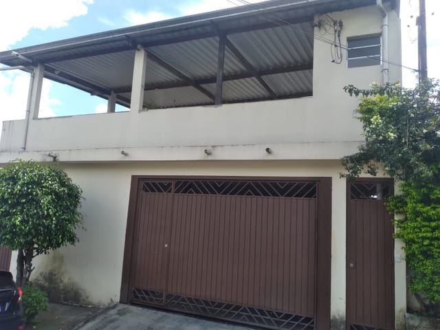 Casa com 300m² 6 quartos e 7 banheiros, à venda, no bairro Jardim Wanda em São Paulo