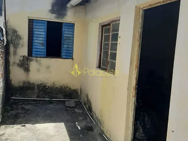 Casa 1 quarto e 1 banheiro, à venda, no bairro Centro em Aparecida
