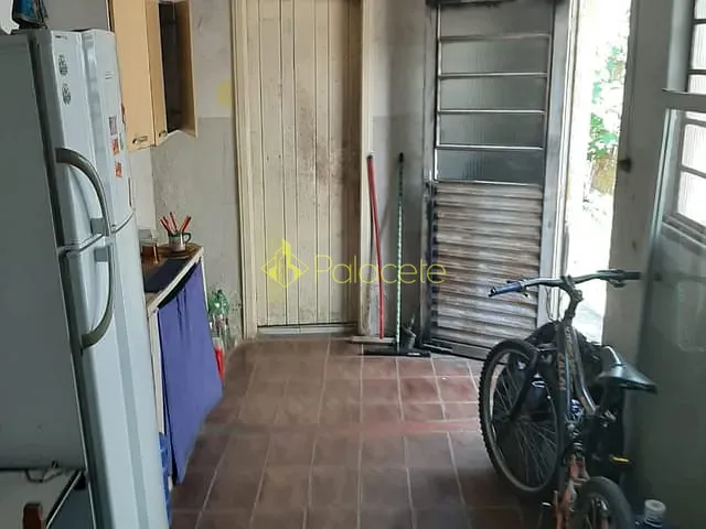 Casa 1 quarto e 1 banheiro, à venda, no bairro Centro em Aparecida