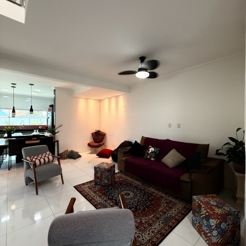 Casa com 300m² 3 quartos e 5 banheiros, à venda, no bairro Ogiva em Cabo Frio