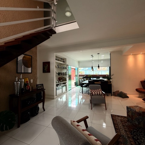 Casa com 300m² 3 quartos e 5 banheiros, à venda, no bairro Ogiva em Cabo Frio
