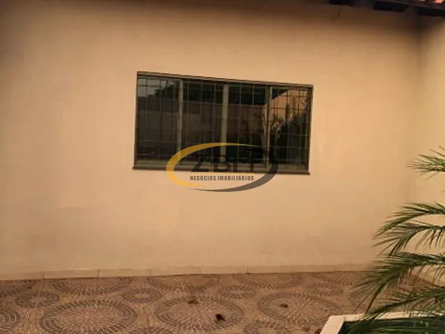 Casa com 250m² 2 quartos e 1 banheiro, à venda, no bairro Conjunto Parigot de Souza 3 em Londrina