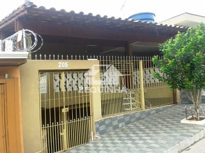 Casa à venda com 3 quartos, 210m² - Foto 2