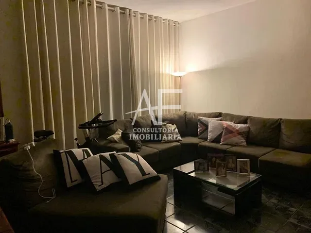 Casa com 600m² 4 quartos e 3 banheiros, à venda, no bairro Jardim Independência em Taubaté