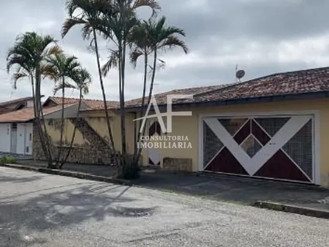 Casa com 600m² 4 quartos e 3 banheiros, à venda, no bairro Jardim Independência em Taubaté