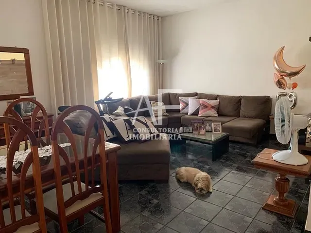 Casa com 600m² 4 quartos e 3 banheiros, à venda, no bairro Jardim Independência em Taubaté