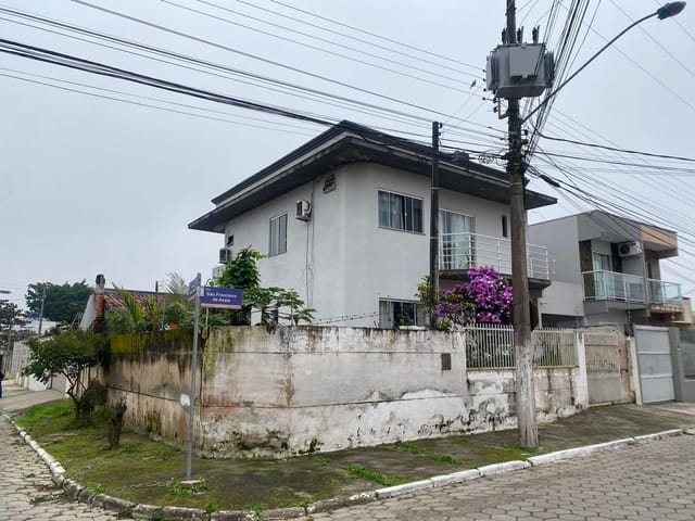 Casa 3 quartos e 1 banheiro, à venda, no bairro São Judas em Itajaí