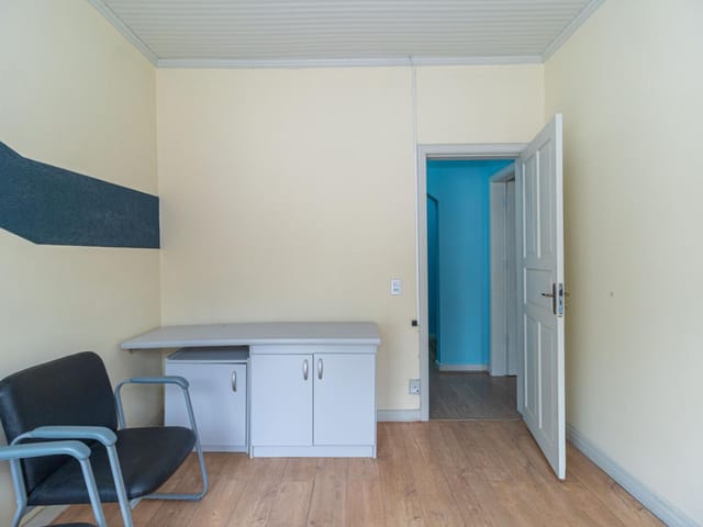 Casa 4 quartos e 5 banheiros, para alugar, no bairro Campo Comprido em Curitiba
