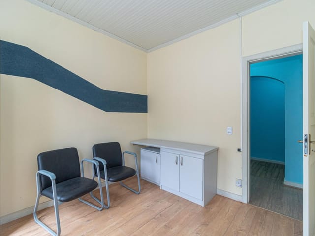 Casa 4 quartos e 5 banheiros, para alugar, no bairro Campo Comprido em Curitiba