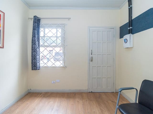 Casa 4 quartos e 5 banheiros, para alugar, no bairro Campo Comprido em Curitiba