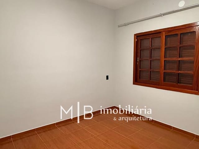 Casa com 300m² 2 quartos e 2 banheiros, à venda ou para alugar, no bairro Morada do Sol em Lavras