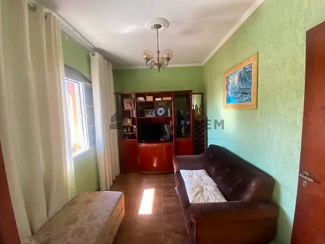 Casa 4 quartos e 1 banheiro, à venda, no bairro Cruzeiro em Itajubá
