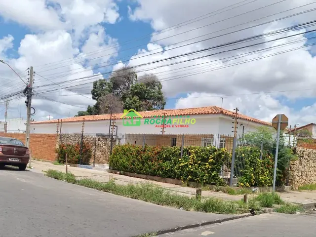 Casa com 330m², à venda, no bairro Marquês de Paranaguá em Teresina